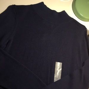 NWT❗️Mock neck sweater 💙